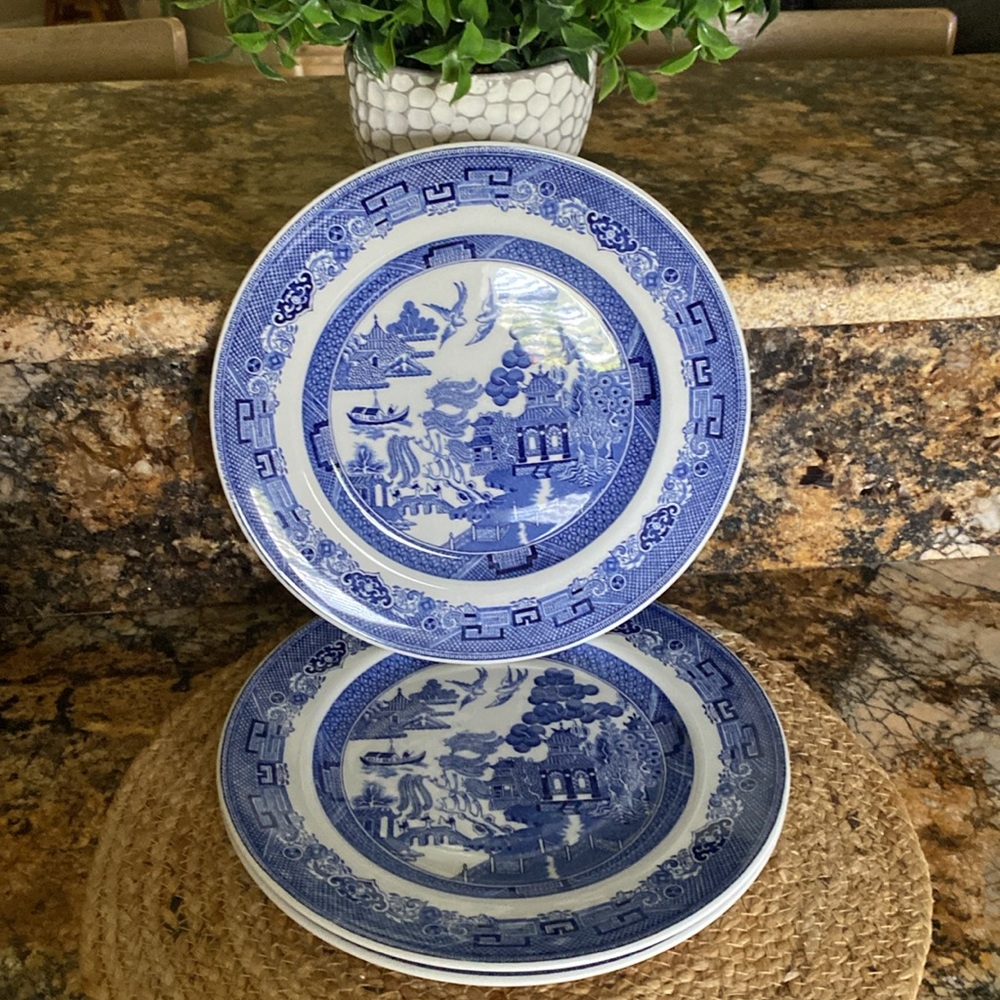 Set of 3 Johnson Bros Blue Willow Earthenware 10” dinner plates